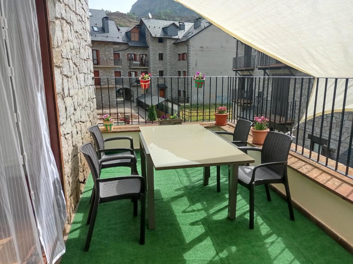 Vivienda Benasque Ibonet Apartment Екстериор снимка